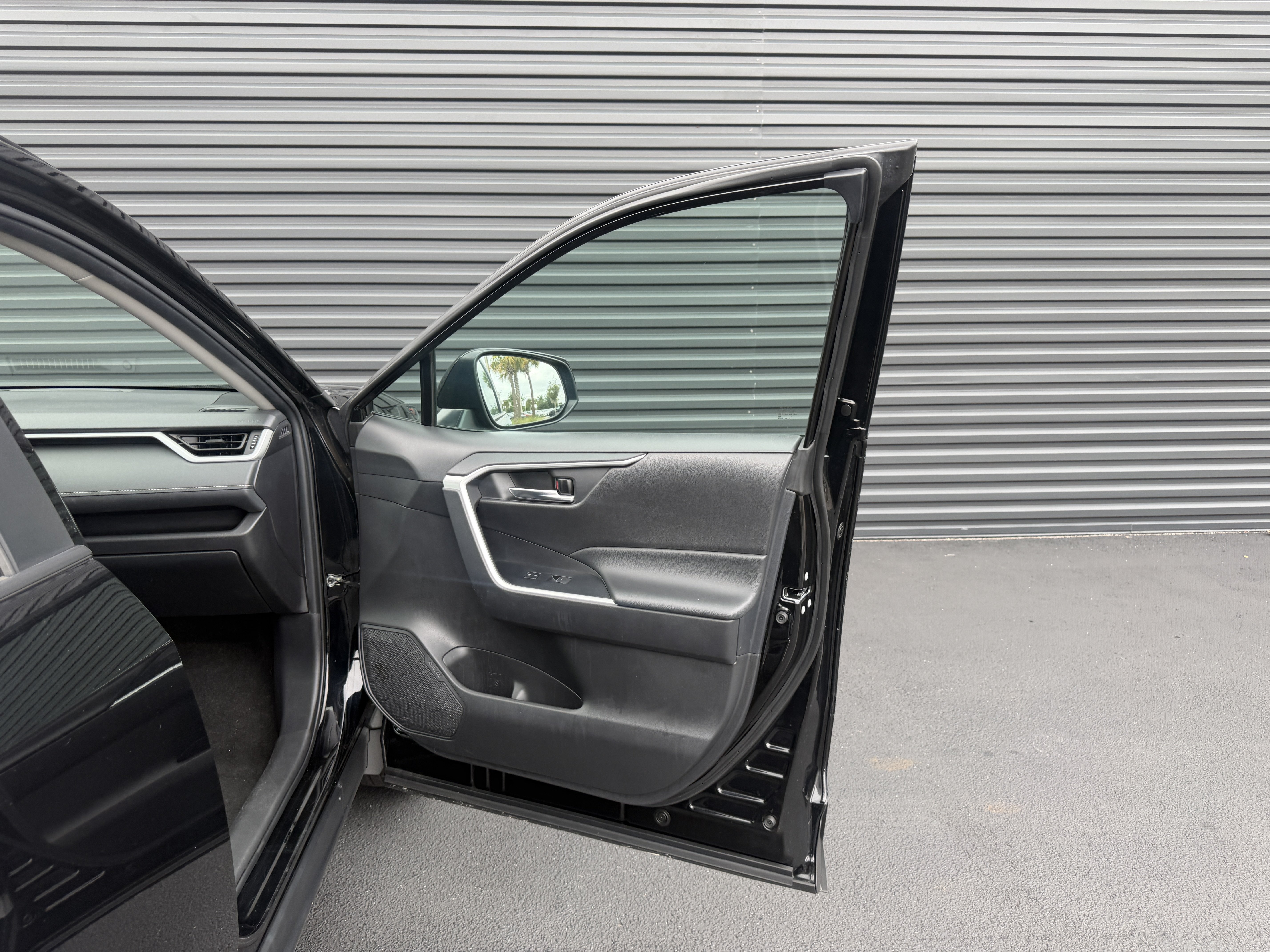 Used 2024 Toyota RAV4 XLE FWD image 23