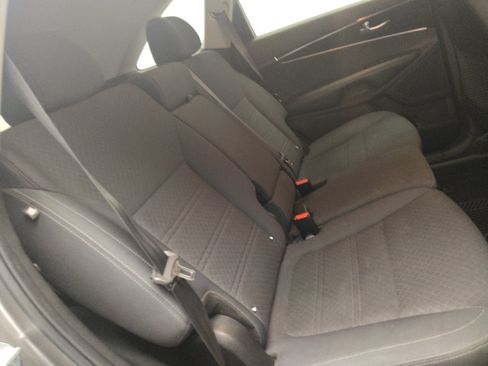 Used 2018 Kia Sorento FWD image 19