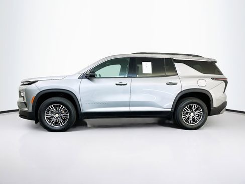 Used 2025 Chevrolet Traverse LT AWD/4WD image 4