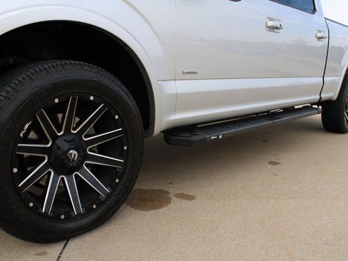 Used 2017 Ford F150 Lariat image 10