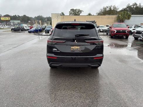 New 2026 Mitsubishi Outlander ES image 5