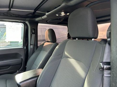 Used 2022 Jeep Wrangler Sport S image 9