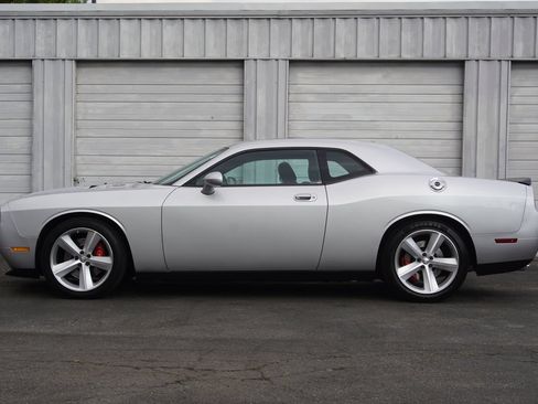 Used 2009 Dodge Challenger SRT8 RWD image 2