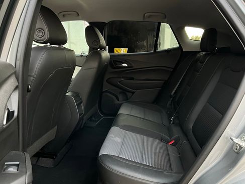 Used 2025 Chevrolet Trax LT image 11