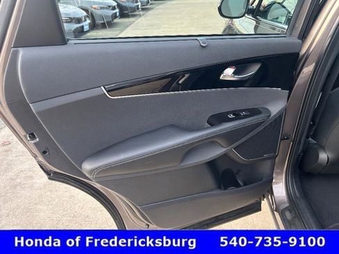 Used 2019 Kia Sorento SX image 11