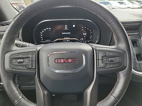 Used 2022 GMC Yukon AT4 w/ AT4 Premium Package AWD/4WD image 17