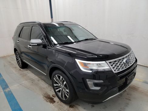 Used 2017 Ford Explorer Platinum AWD/4WD image 2