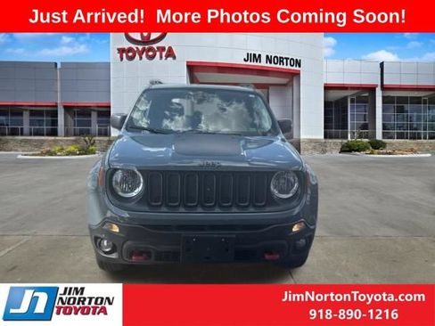 Used 2016 Jeep Renegade Trailhawk AWD/4WD image 2