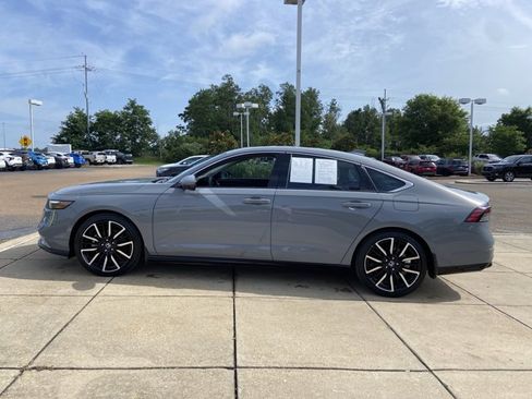 Used 2023 Honda Accord Touring image 7