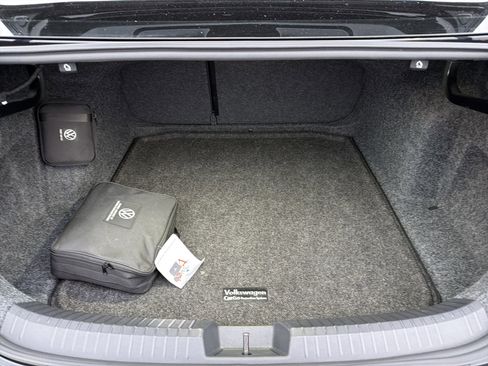 Used 2023 Volkswagen Jetta SE image 19