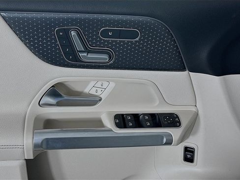 Used 2026 Mercedes-Benz GLB 250 image 17