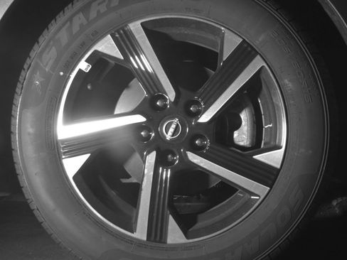 Used 2025 Nissan Sentra SV FWD image 13