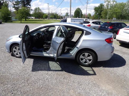 Used 2018 Chevrolet Cruze LS FWD image 7