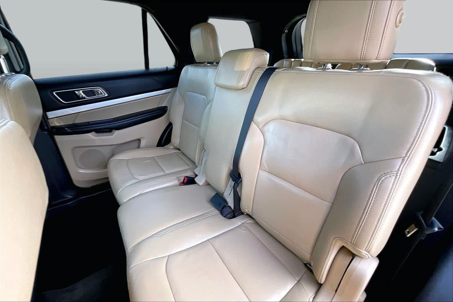 Used 2017 Ford Explorer XLT w/ Equipment Group 202A FWD image 20