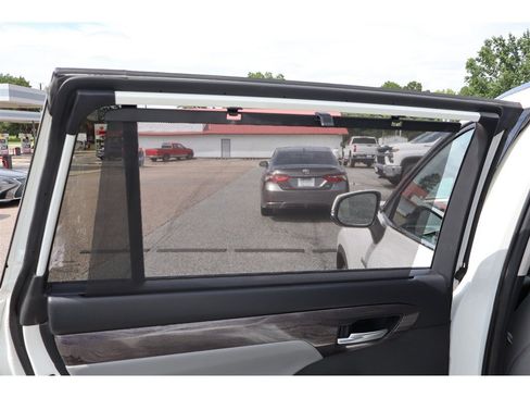Used 2021 Toyota Highlander Platinum FWD image 22