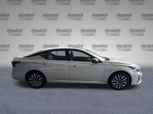 Used 2025 Nissan Altima 2.5 SV FWD image 10