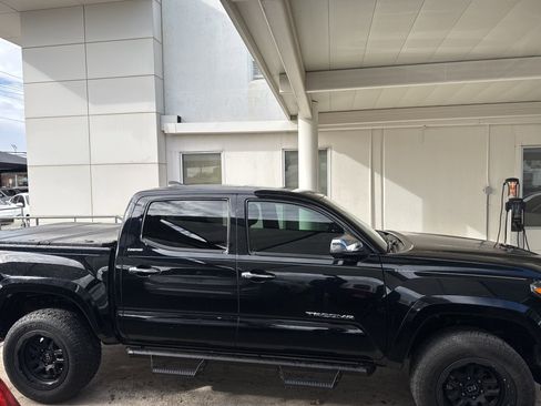 Used 2019 Toyota Tacoma Limited image 6