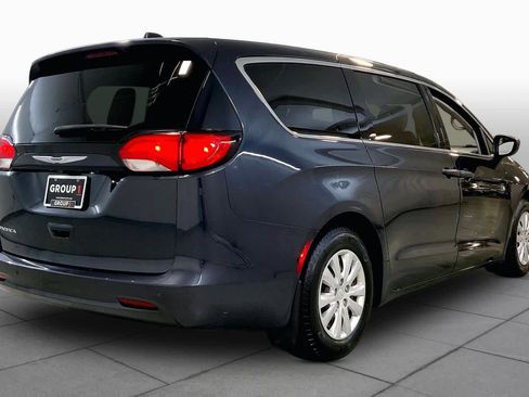 Used 2019 Chrysler Pacifica L FWD image 12