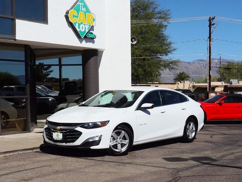 Used 2024 Chevrolet Malibu LS image 2