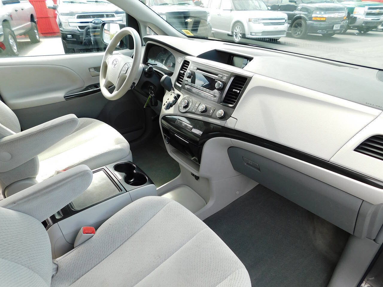 Used 2012 Toyota Sienna LE w/ Towing Pkg AWD/4WD image 23