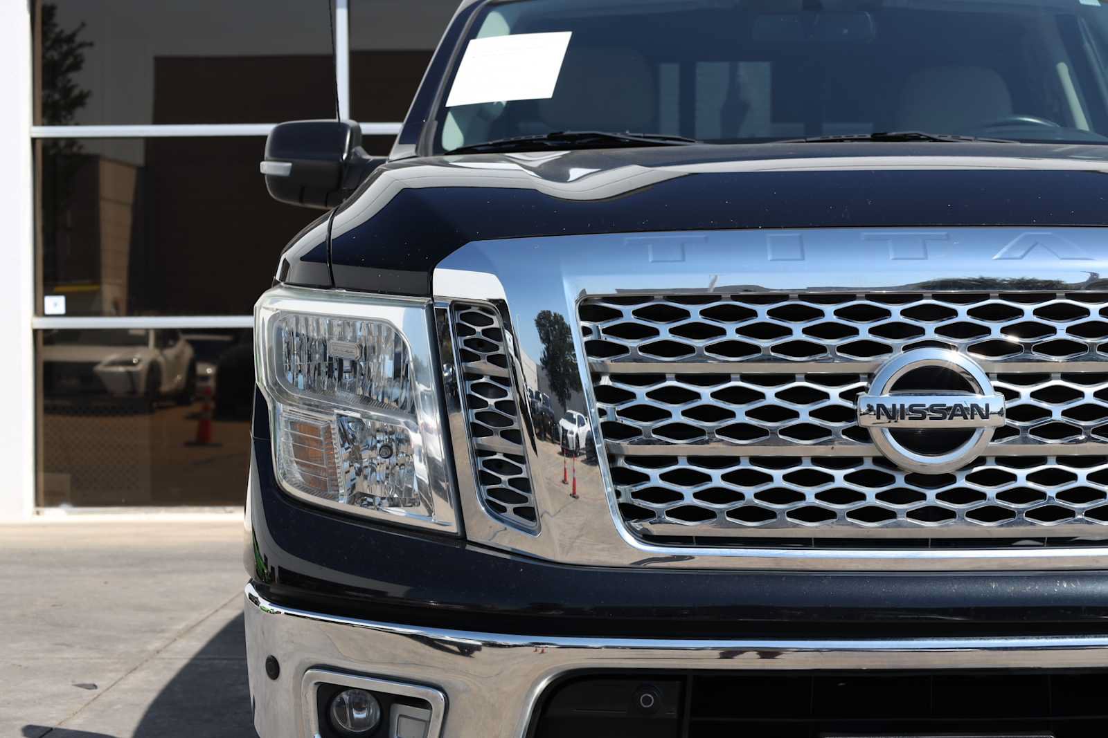 Used 2017 Nissan Titan SV RWD image 47