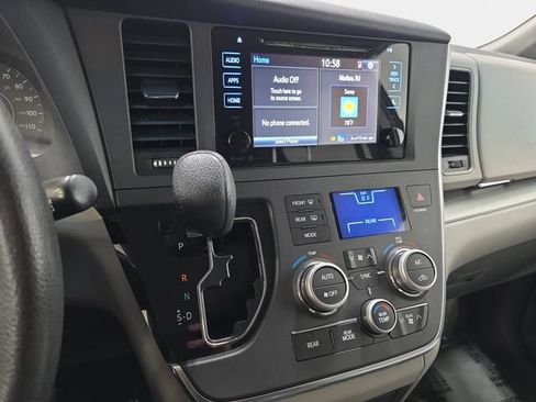 Used 2015 Toyota Sienna LE FWD image 19