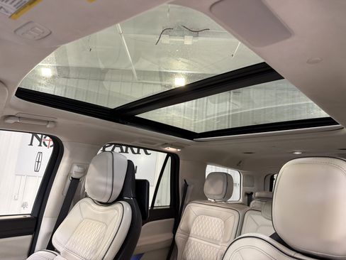 Used 2023 Lincoln Navigator Black Label image 19