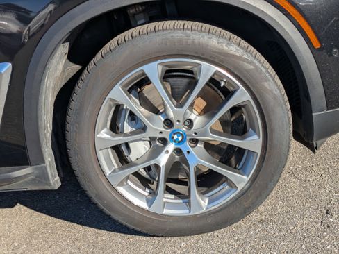 Used 2025 BMW X5 xDrive50e image 11