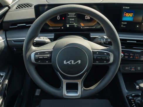 New 2026 Kia K5 LXS FWD image 25