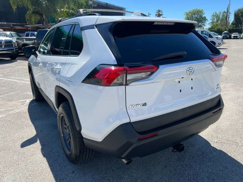 Used 2019 Toyota RAV4 LE image 7