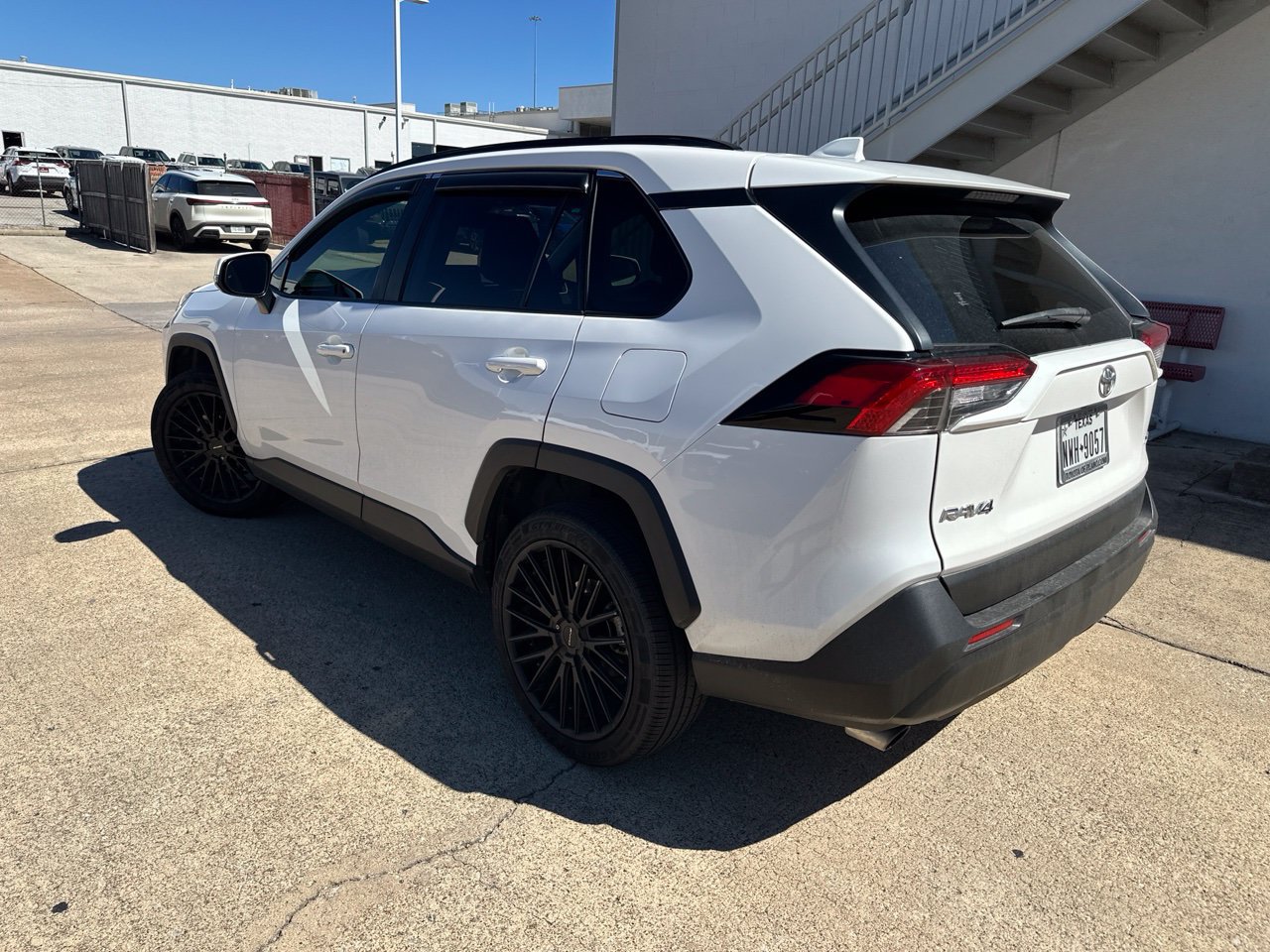 Used 2020 Toyota RAV4 XLE w/ Convenience Package FWD image 3