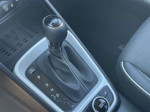 New 2025 Hyundai Venue Limited image 25