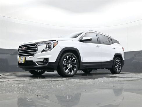 Used 2024 GMC Terrain SLT image 21