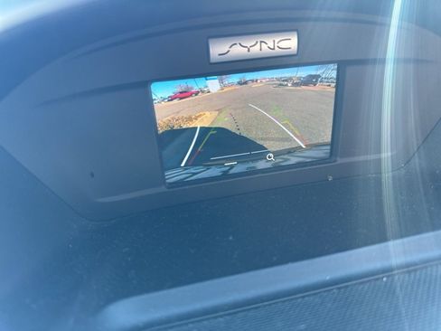 Used 2017 Ford Escape SE w/ SE Sport Appearance Package image 3