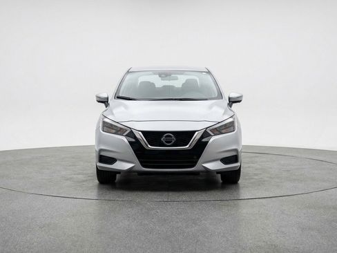Used 2025 Nissan Versa SV FWD image 2