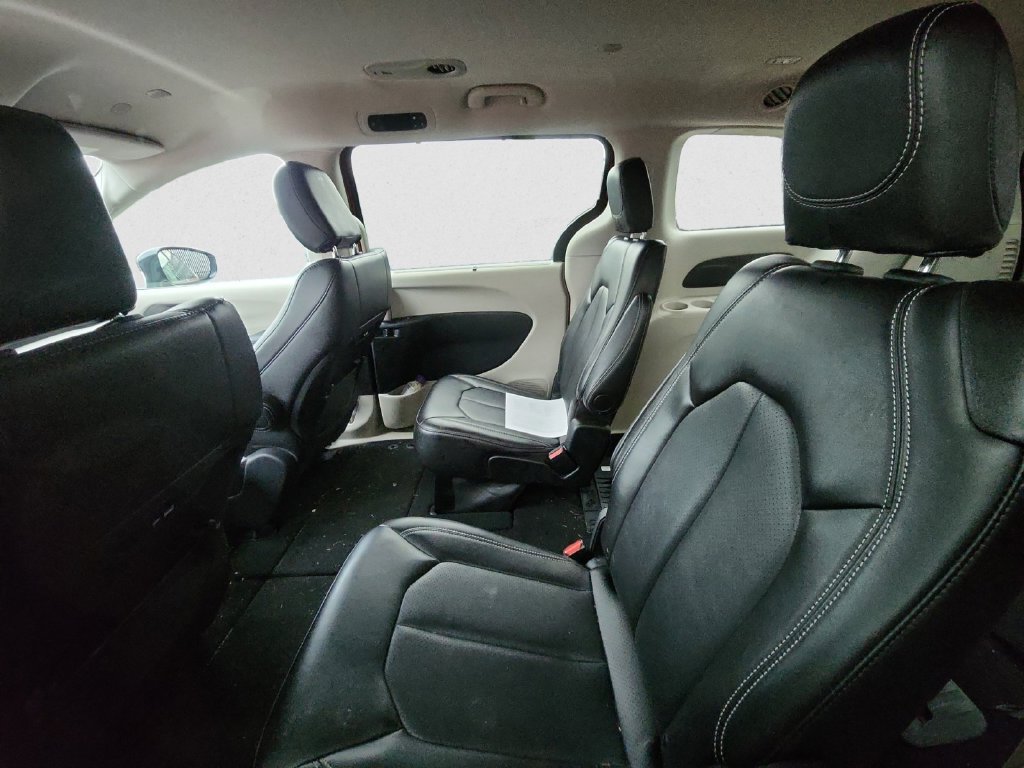 Used 2024 Chrysler Pacifica Touring-L FWD image 8