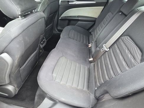 Used 2016 Ford Fusion SE FWD image 9