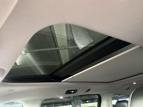 Used 2023 Chrysler Pacifica Limited FWD image 22