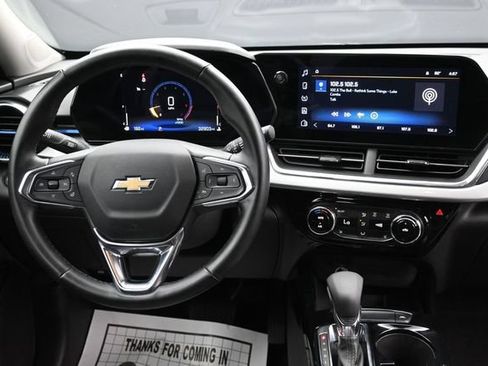 Used 2025 Chevrolet Trax LT w/ LT Convenience Package FWD image 10