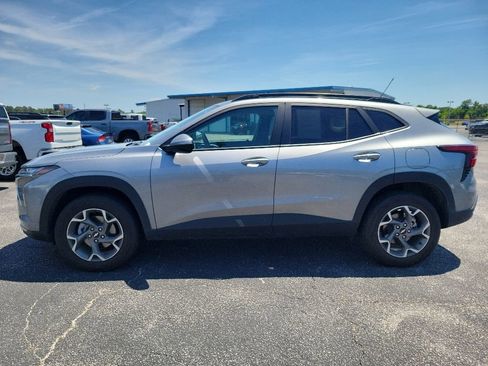 Used 2025 Chevrolet Trax LT FWD image 5