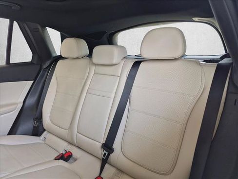 Used 2025 Mercedes-Benz GLC 300 4MATIC image 16