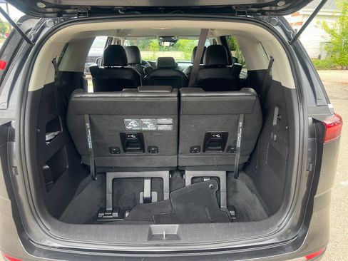 Certified 2022 Kia Carnival LX FWD image 10