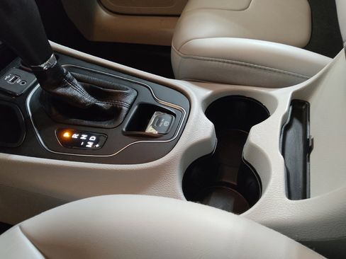 Used 2021 Jeep Cherokee Latitude Plus image 26