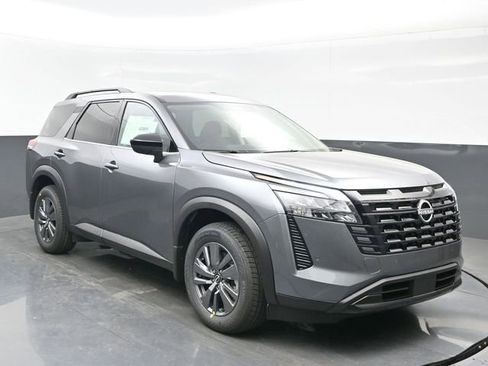 New 2026 Nissan Pathfinder SV w/ SV Premium Package FWD image 8