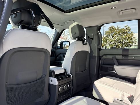 New 2026 Land Rover Defender 130 X-Dynamic SE image 12