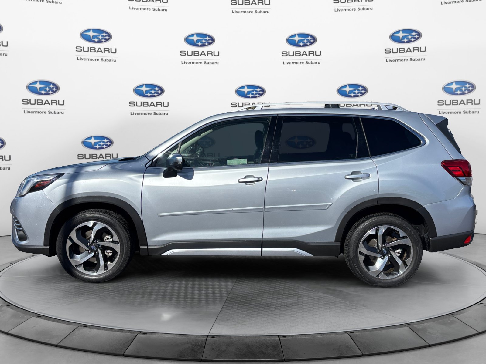 Used 2023 Subaru Forester Touring AWD/4WD image 4