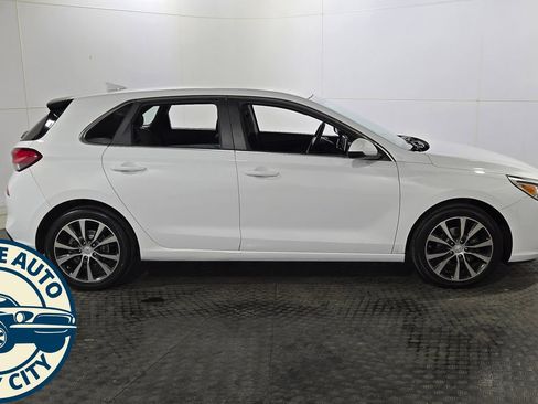 Used 2018 Hyundai Elantra GT FWD image 8