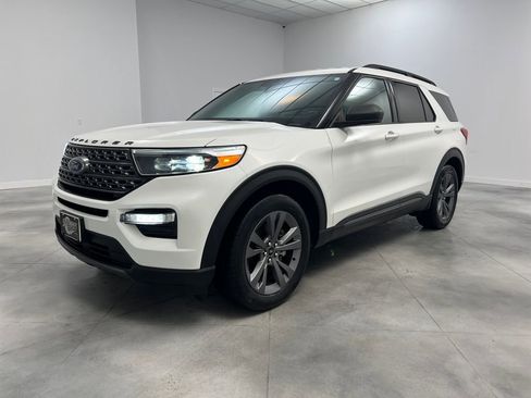 Used 2021 Ford Explorer XLT w/ Equipment Group 202A image 3