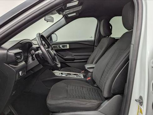 Used 2020 Ford Explorer XLT image 13