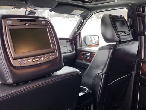 Used 2017 Lincoln Navigator Select image 24